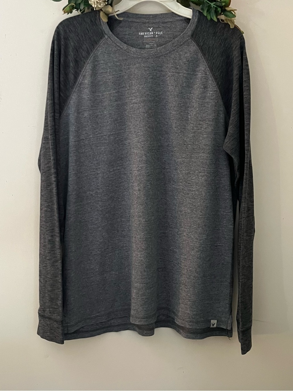 American Eagle Outfitters Men's Two-Tone Charcoal Gray Long Sleeve Tee
